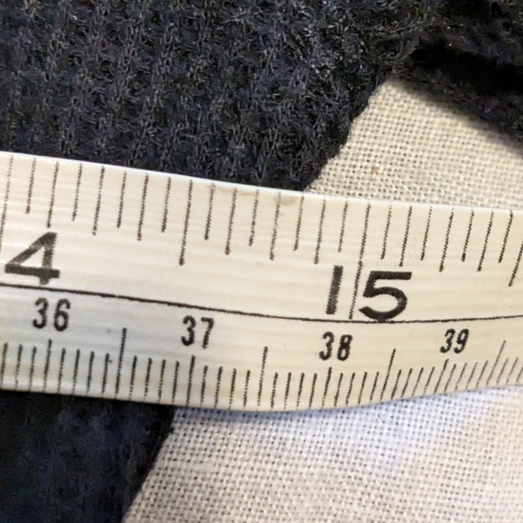 Long sleeve cropped waffle tee in black. Great condition a good basic - Picture 3 of 3
